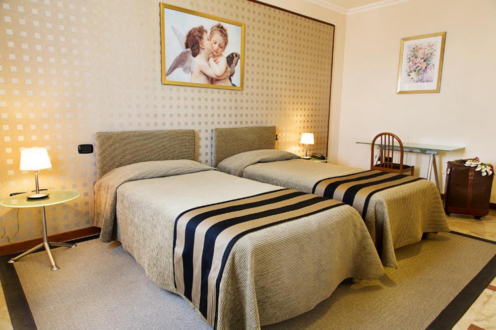 HOTEL PALACE 2000